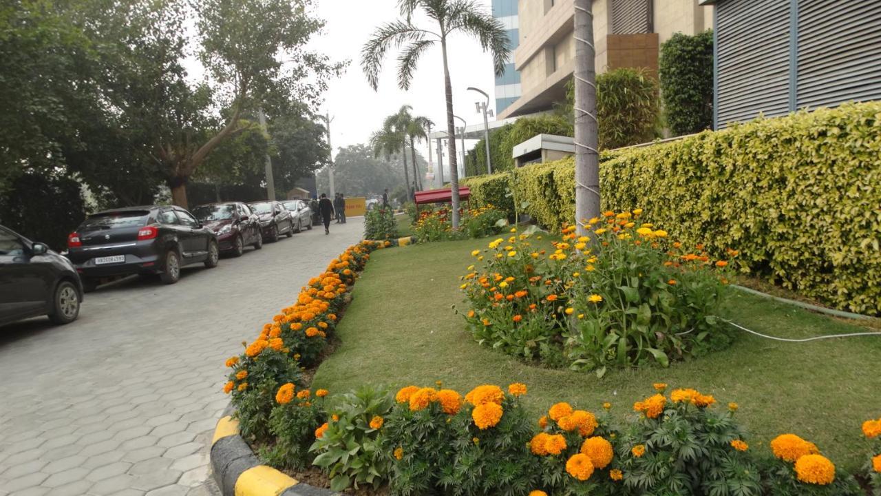 Ramada Gurgaon Central מראה חיצוני תמונה